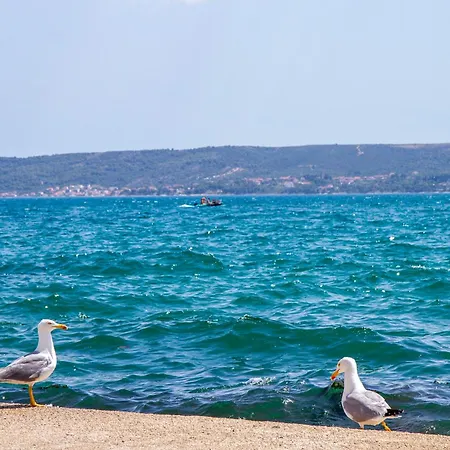 Seaside Gateway * Kastela